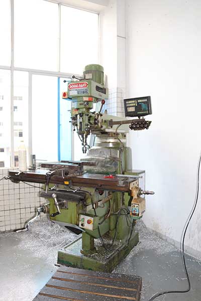 高低溫試驗(yàn)箱廠家銑床 高低溫試驗(yàn)箱廠家銑床